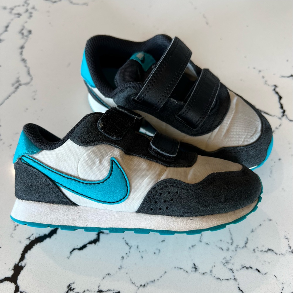 NIKE Kids Black and Turquoise Athletic Shoes
